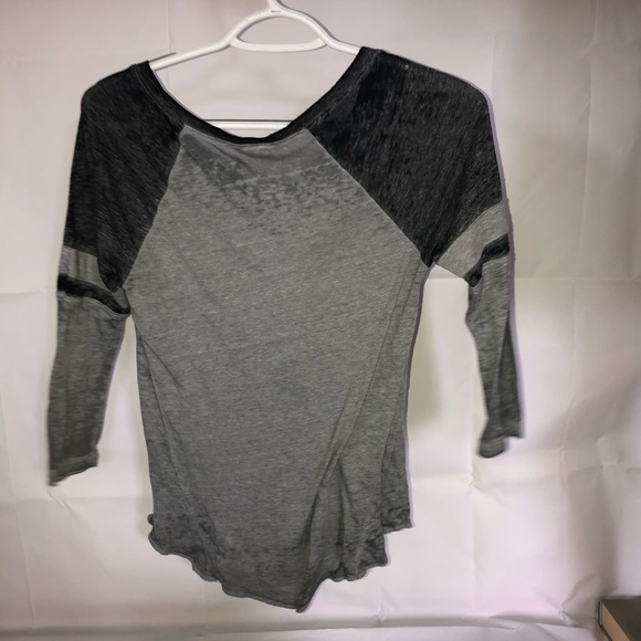 Hollister long sleeve - Picture 3 of 3